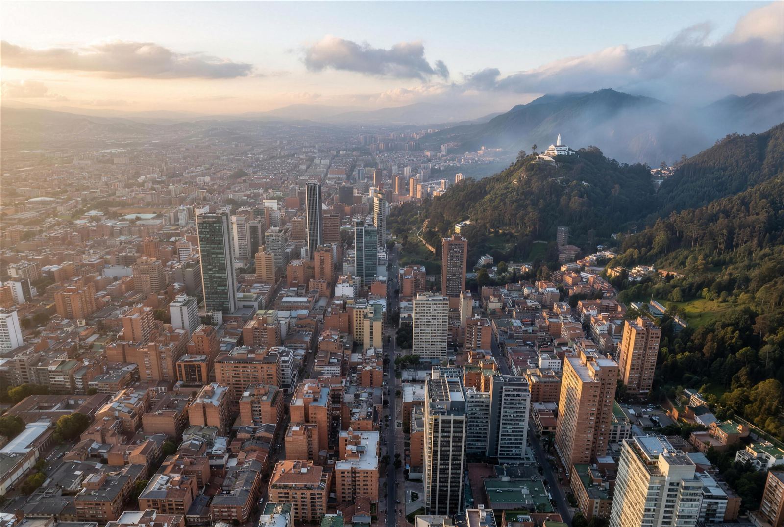 Vista aérea de Bogotá, una de las ciudades donde Habiance administra propiedades